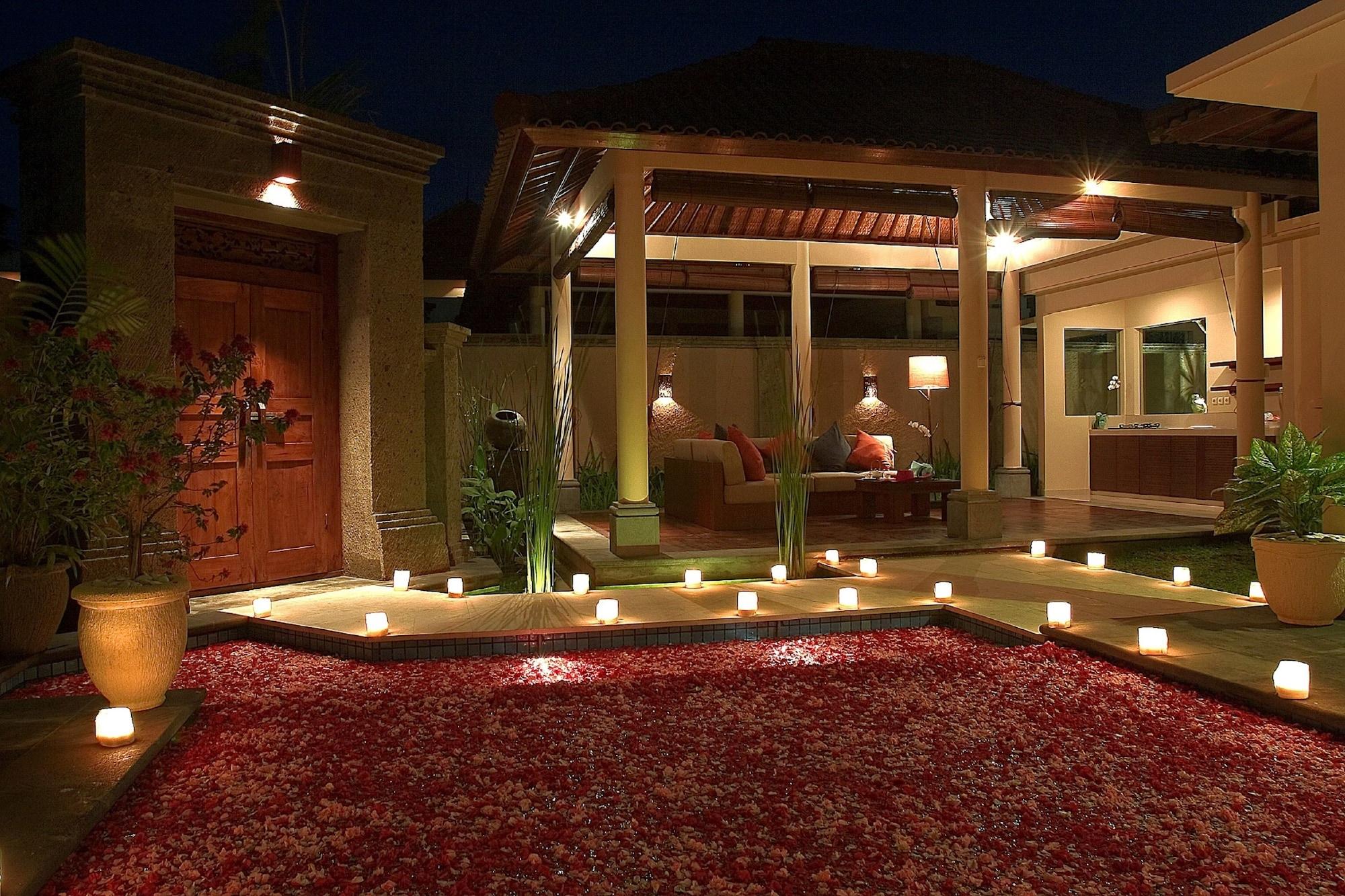 Sagara Villas And Suites Sanur By Ahm Buitenkant foto A villa at the resort