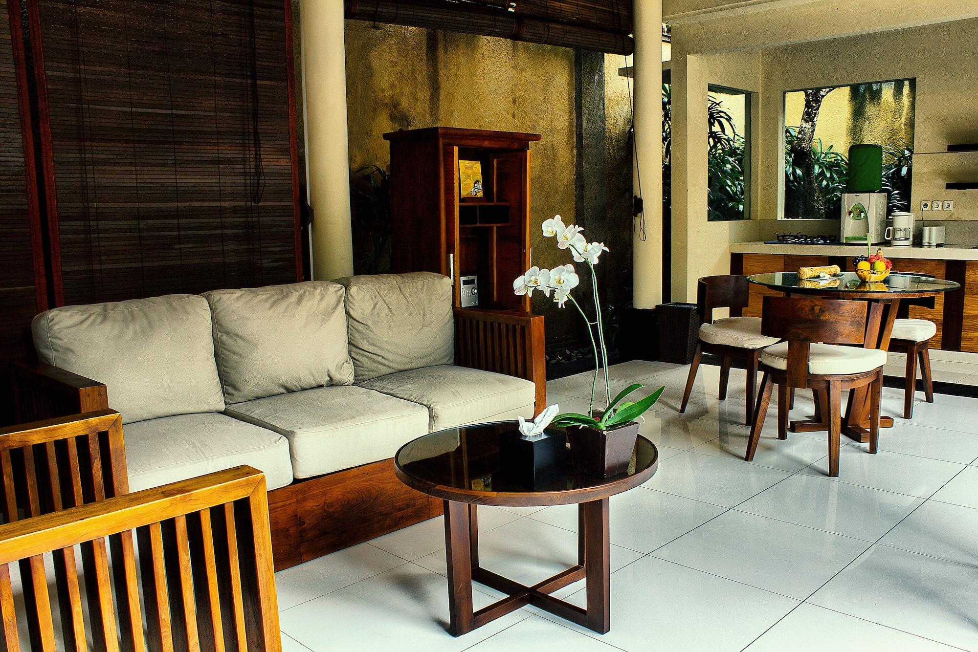 Sagara Villas And Suites Sanur By Ahm Buitenkant foto A living room