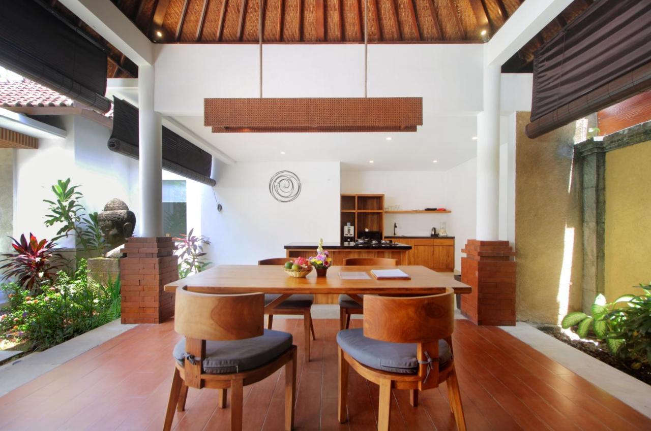 Sagara Villas And Suites Sanur By Ahm Buitenkant foto A dining room in a villa