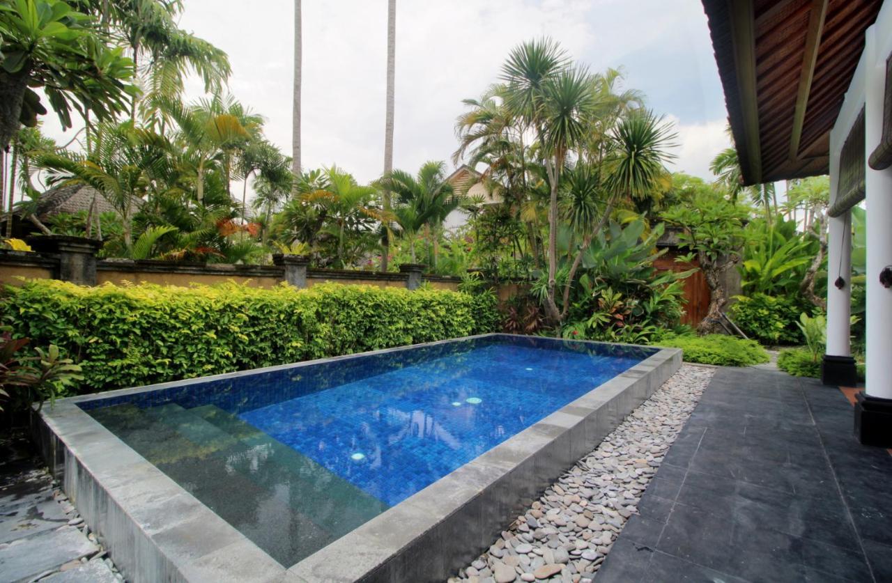 Sagara Villas And Suites Sanur By Ahm Buitenkant foto A swimming pool in Bali, Indonesia