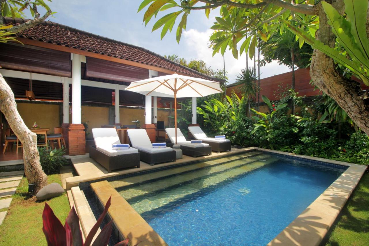 Sagara Villas And Suites Sanur By Ahm Buitenkant foto A private pool at a villa in Bali, Indonesia