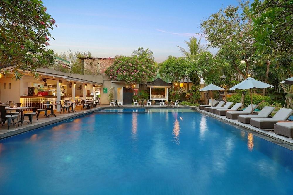 Sagara Villas And Suites Sanur By Ahm Buitenkant foto The swimming pool at the hotel