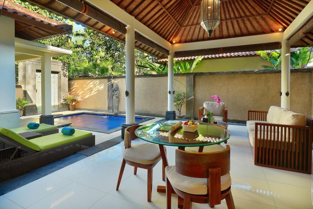 Sagara Villas And Suites Sanur By Ahm Buitenkant foto A villa at the resort