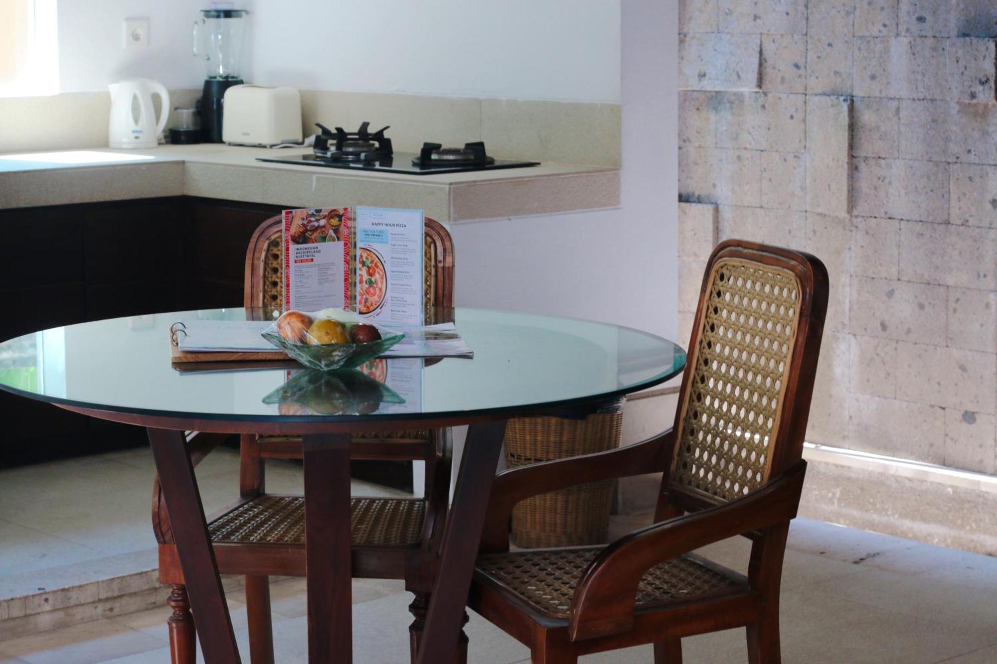 Sagara Villas And Suites Sanur By Ahm Buitenkant foto A typical kitchen in a typical apartment